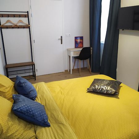 Chambres D'Hotes "Au Pied De La Bealiere" Montpezat-sous-Bauzon Kamer foto